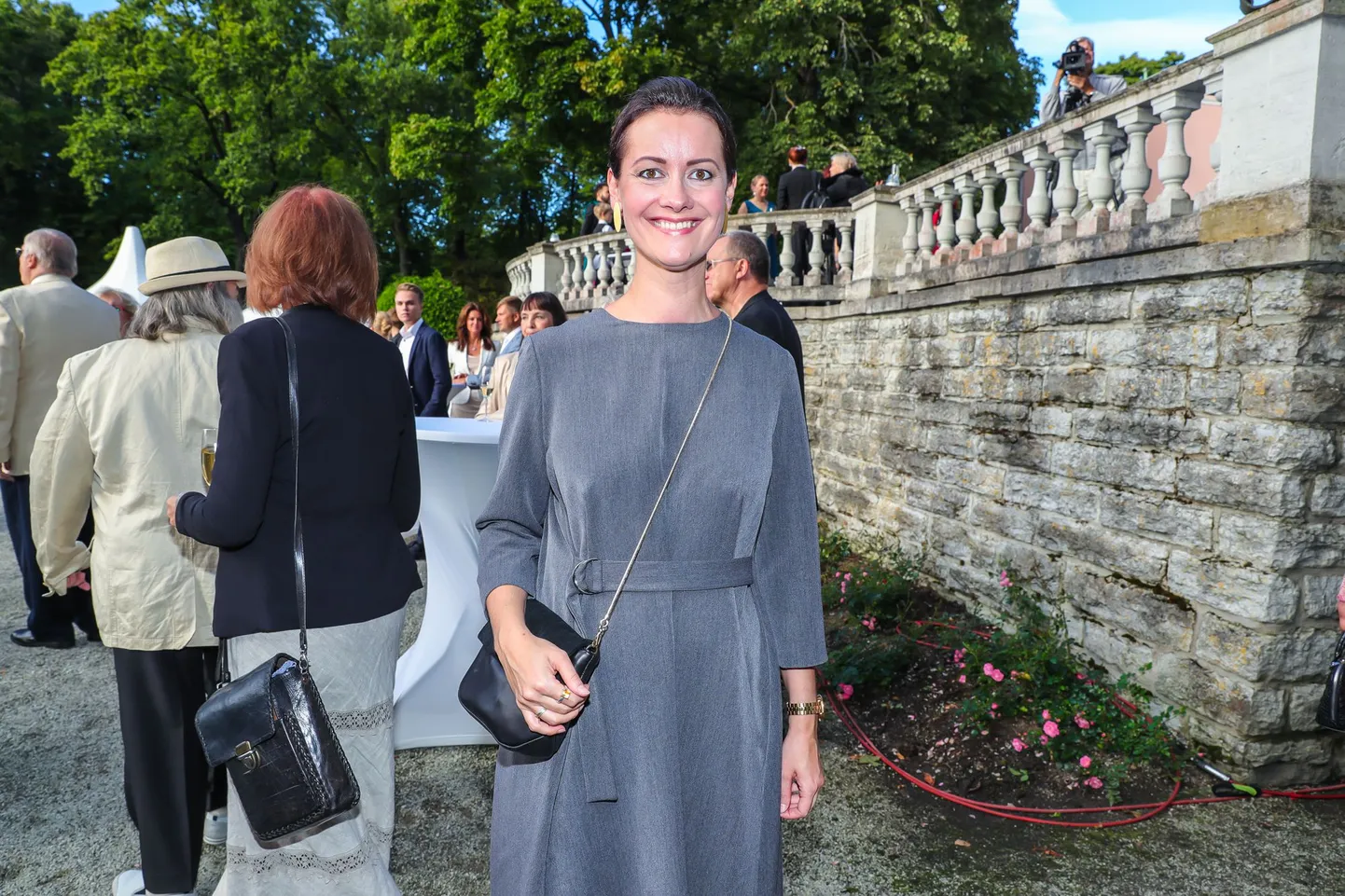 Presidendi vastuvõtt roosiaias, Helen Sildna