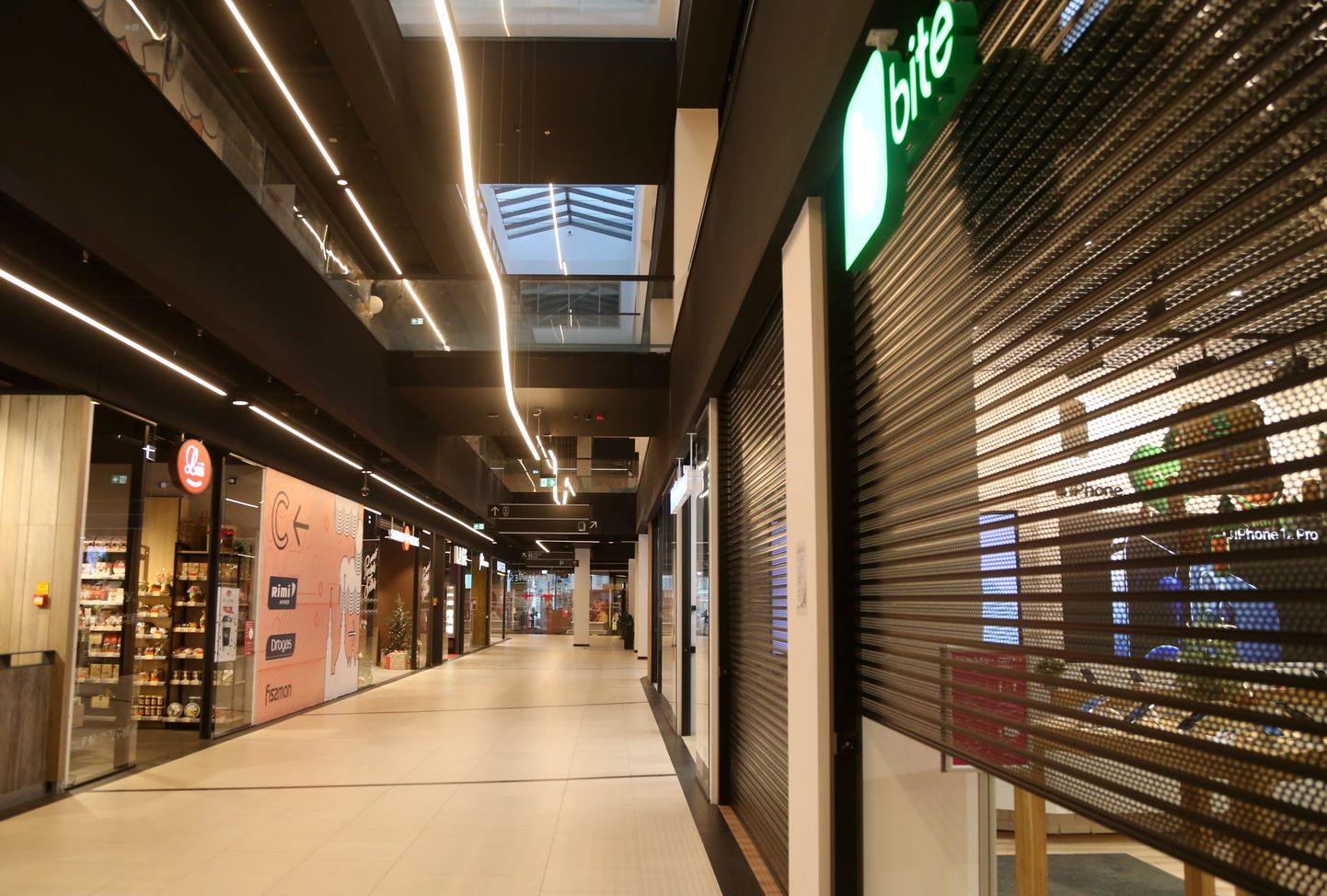Закрытые магазины в торговом центре Origo