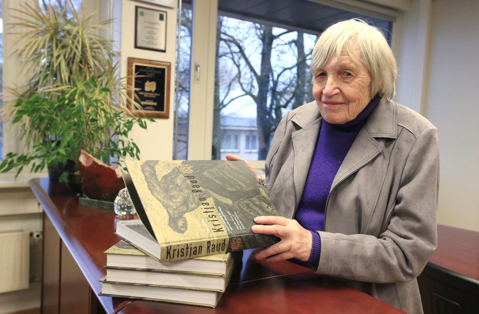 Eesti raamatu- koguhoidjate päevade avamisele Tartu ülikooli raamatukogus oli kutsutud Mai Levin, et ta tutvustaks äsja valminud monograafiat Kristjan Rauast.