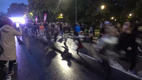 VIDEO ⟩ Pimedas Paide linnas spurtis kõige kiiremini hoopis jooksukorraldaja