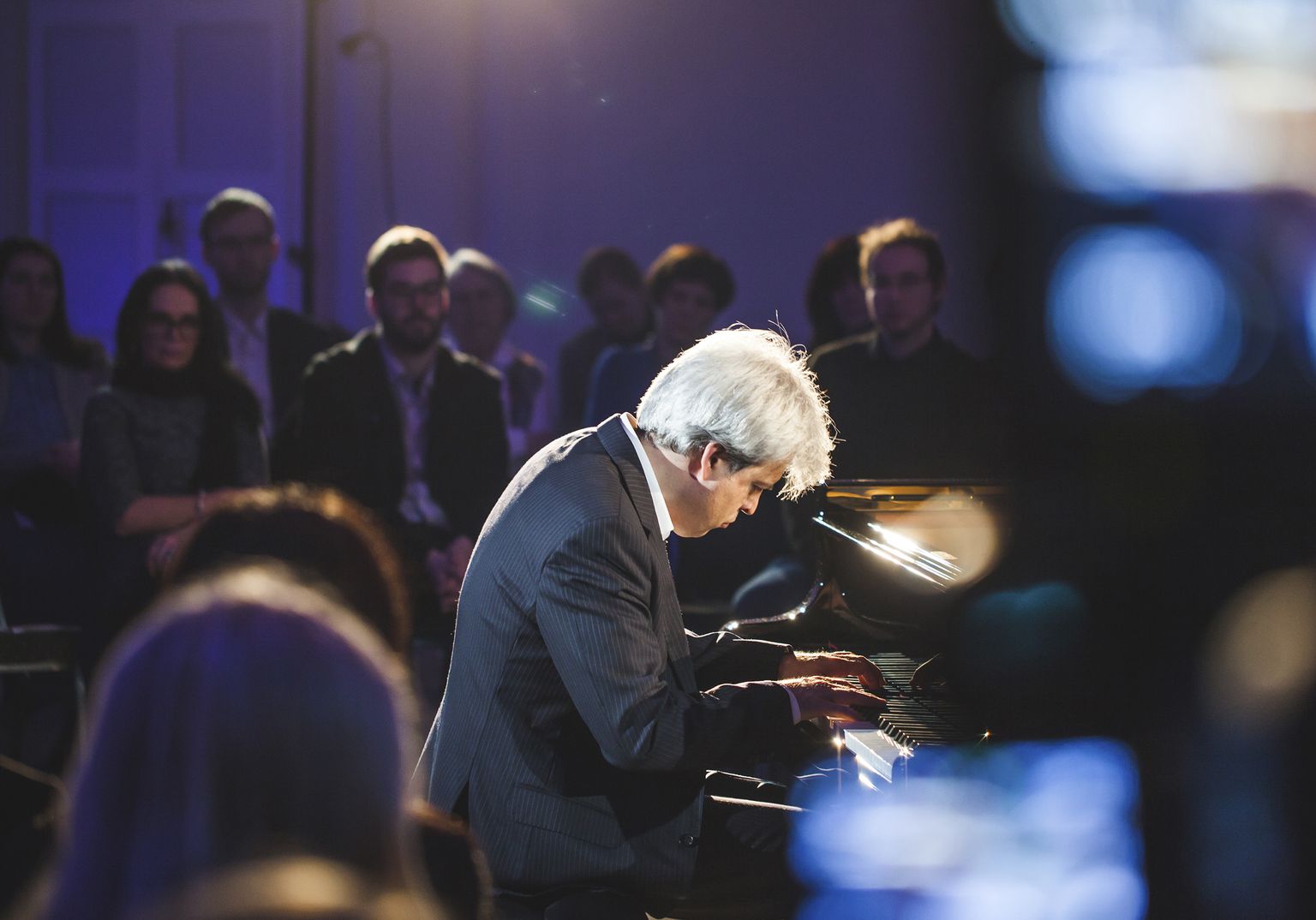 Tartu ülikooli Viljandi kultuuriakadeemia direktor Iñaki Sandoval andis vabariigi aastapäeva nädalal Eestis viis kontserti. Ettekandele tuli pianisti enda looming, mis on kirjutatud Viljandis ning saanud inspiratsiooni Eestist.
