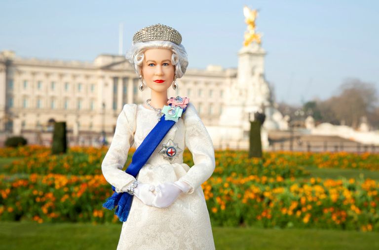 В честь дня рождения королевы Елизаветы II компания Mattel выпустила куклу.