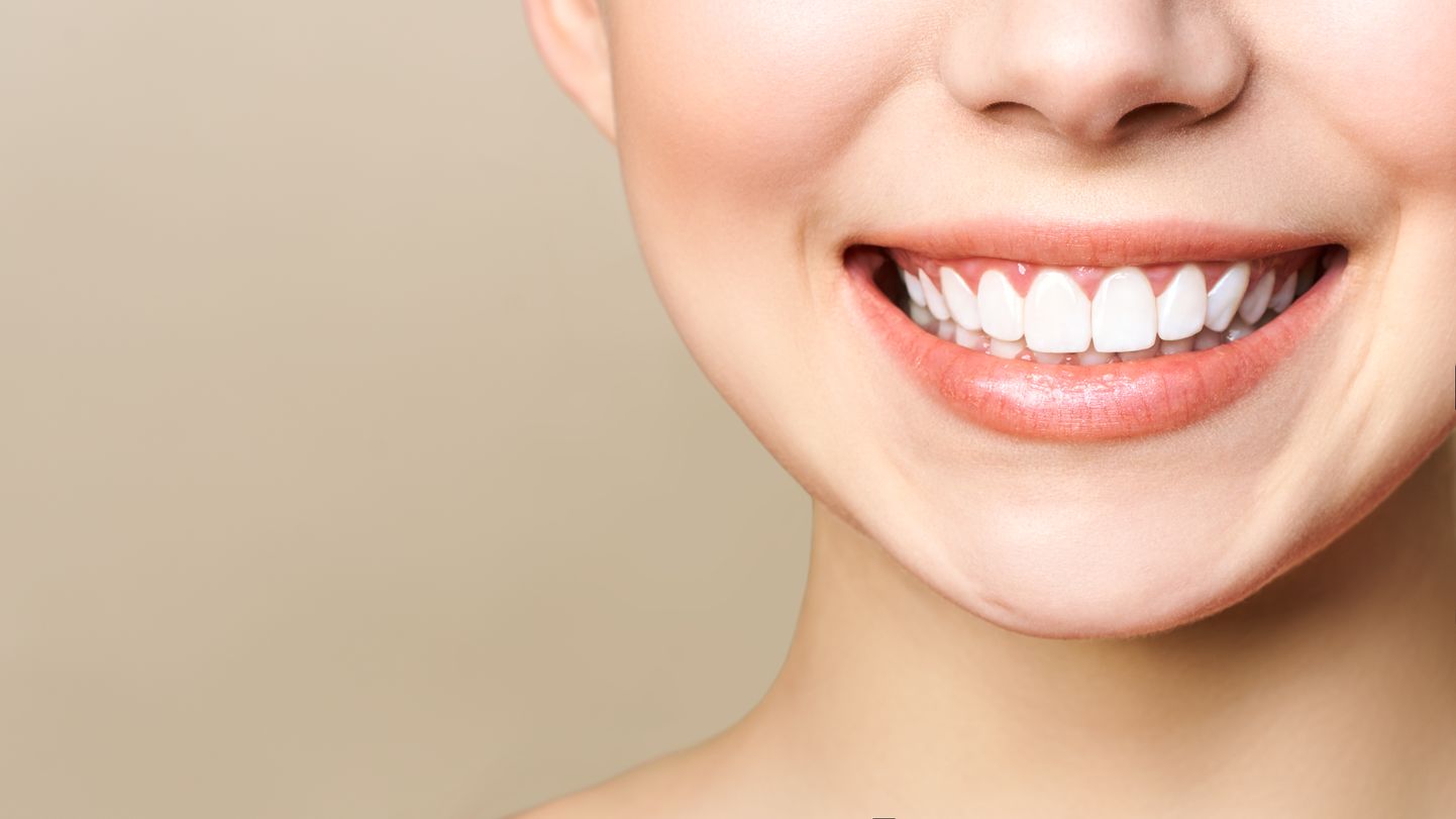 Email on poolläbipaistev, mistõttu peamine hambamaterjal dentiin annab hammastele nende värvuse.