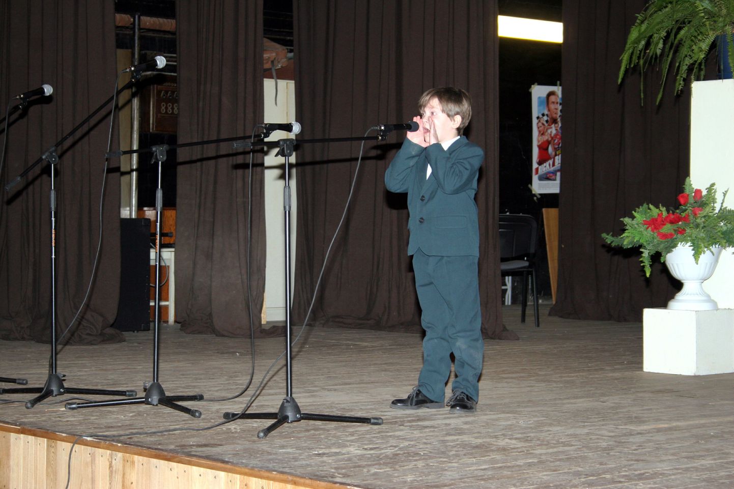 Kolm aastat tagasi lauluvõistlusel "Miku seenelkäiku" esitanud Tauno Tamm Uulu põhikoolist.