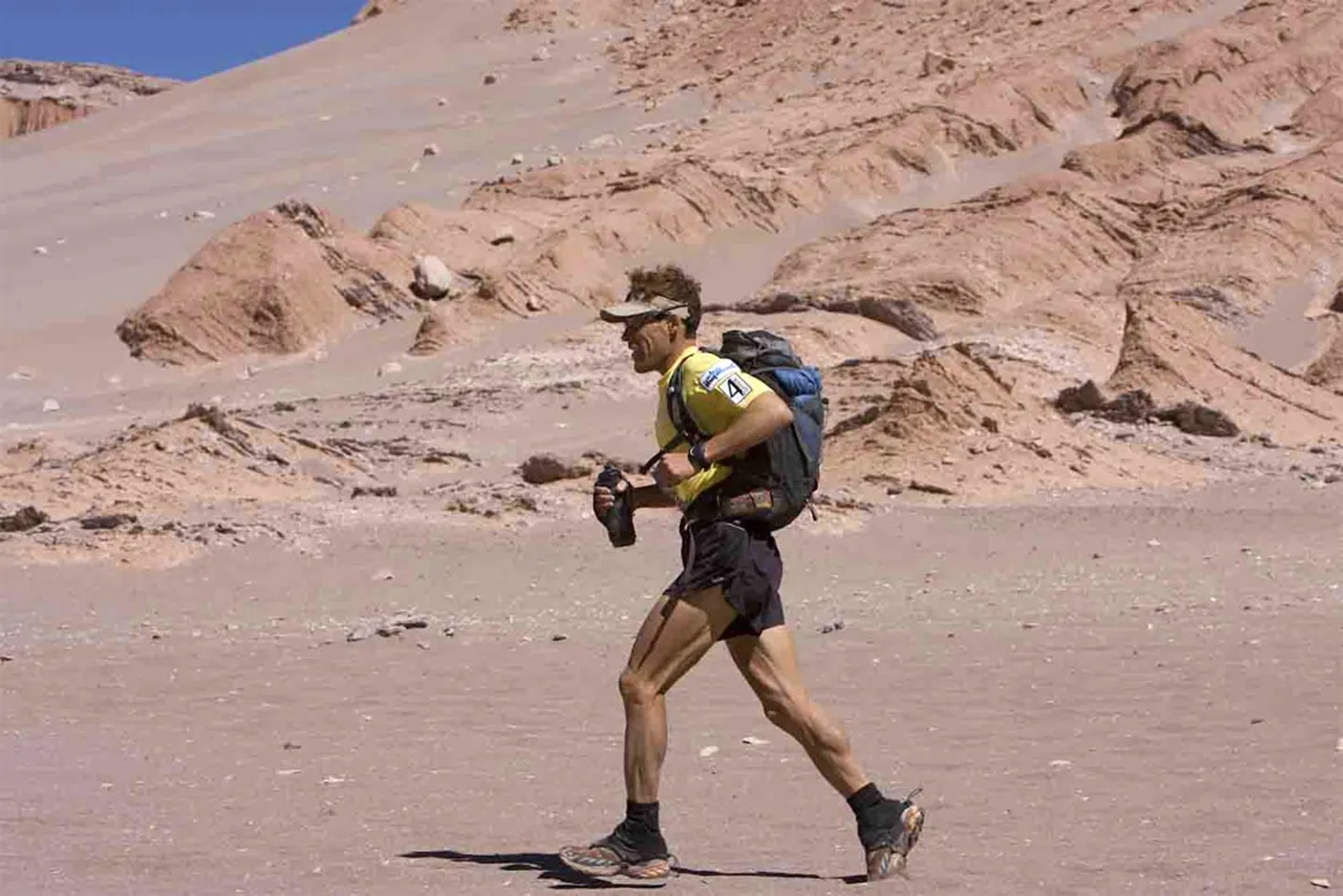 Dean Karnazes Tšiilis Atacama  kõrbes 250 kilomeetri pikkust vastupidavusjooksu distantsi läbimas