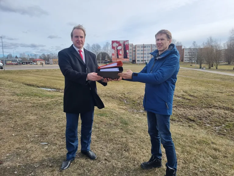 Võru linnapea Anti Allas ja OÜ Semuehitus ehitusdirektor Ahto Vink.