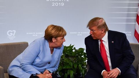 Merkele brīdina nenovērtēt Trampu par zemu