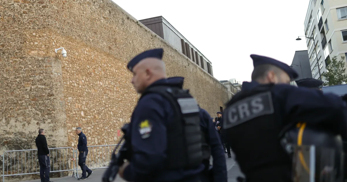 Prantsuse politsei tabas kaks Louvre’i juveelivarguses kahtlustatavat