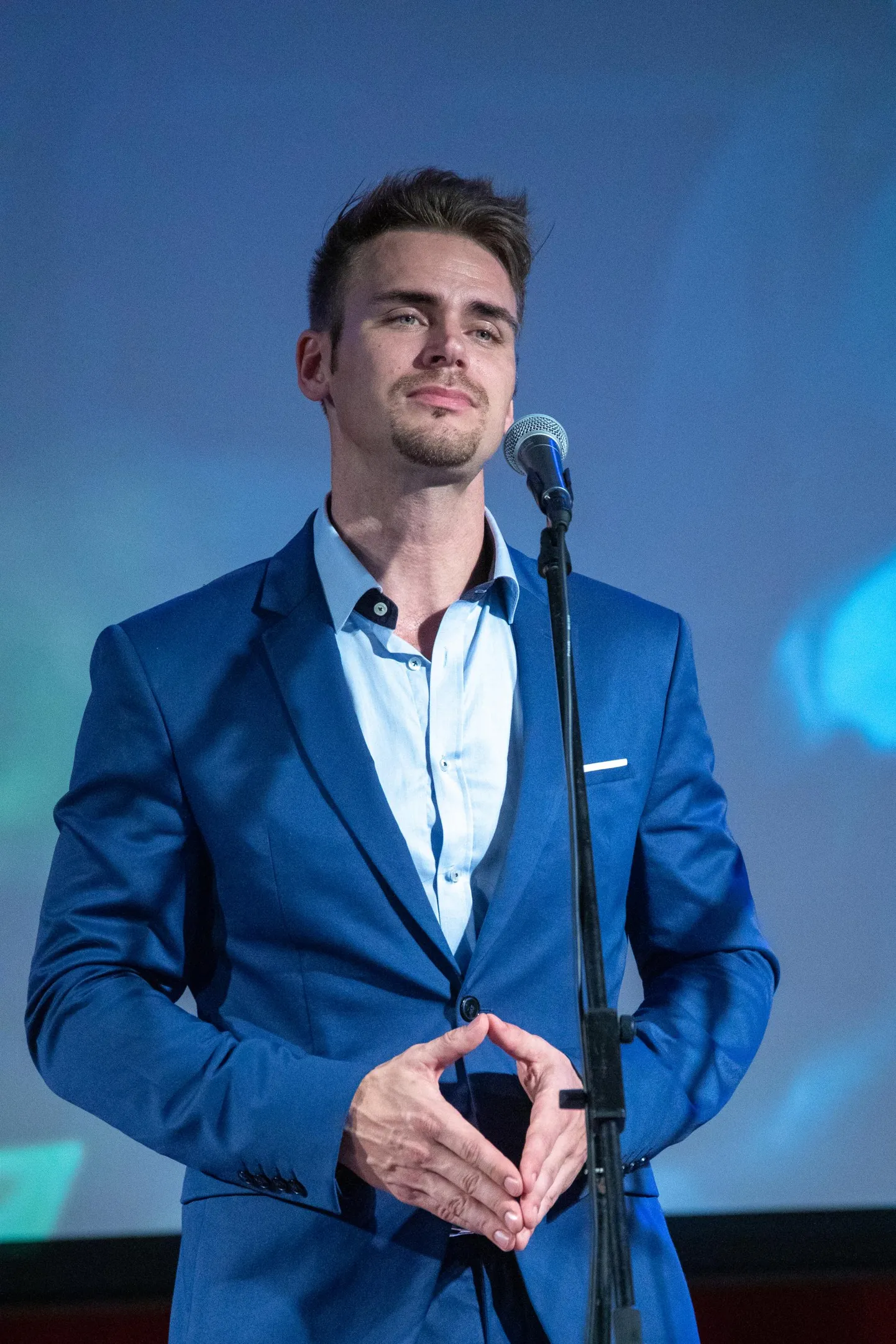 Uku Suviste kutsuti esinema muu hulgas oma Võrumaa juurte tõttu.