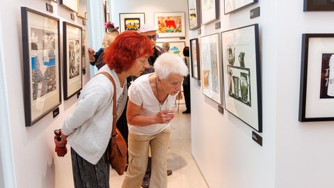 GALERII ⟩ Kunstinautlejate pidupäev: 31. Pärnu Kunstisuvi näitab suvepealinnas Eesti graafika pärleid