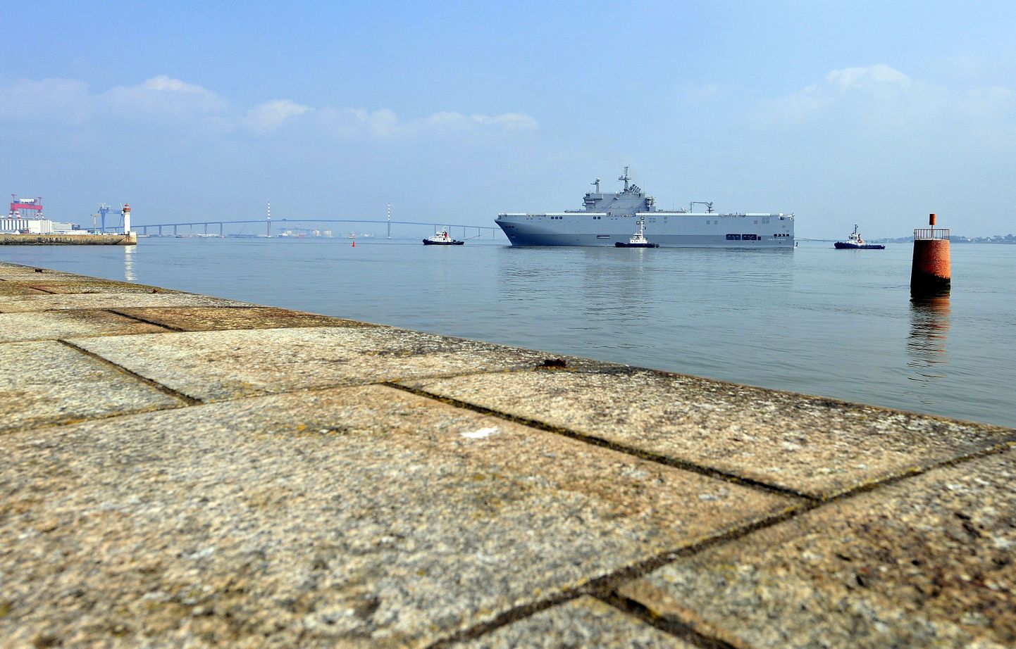 Mistral-klassi sõjalaev Sevastopol suundus täna esimestele merekatsetele.