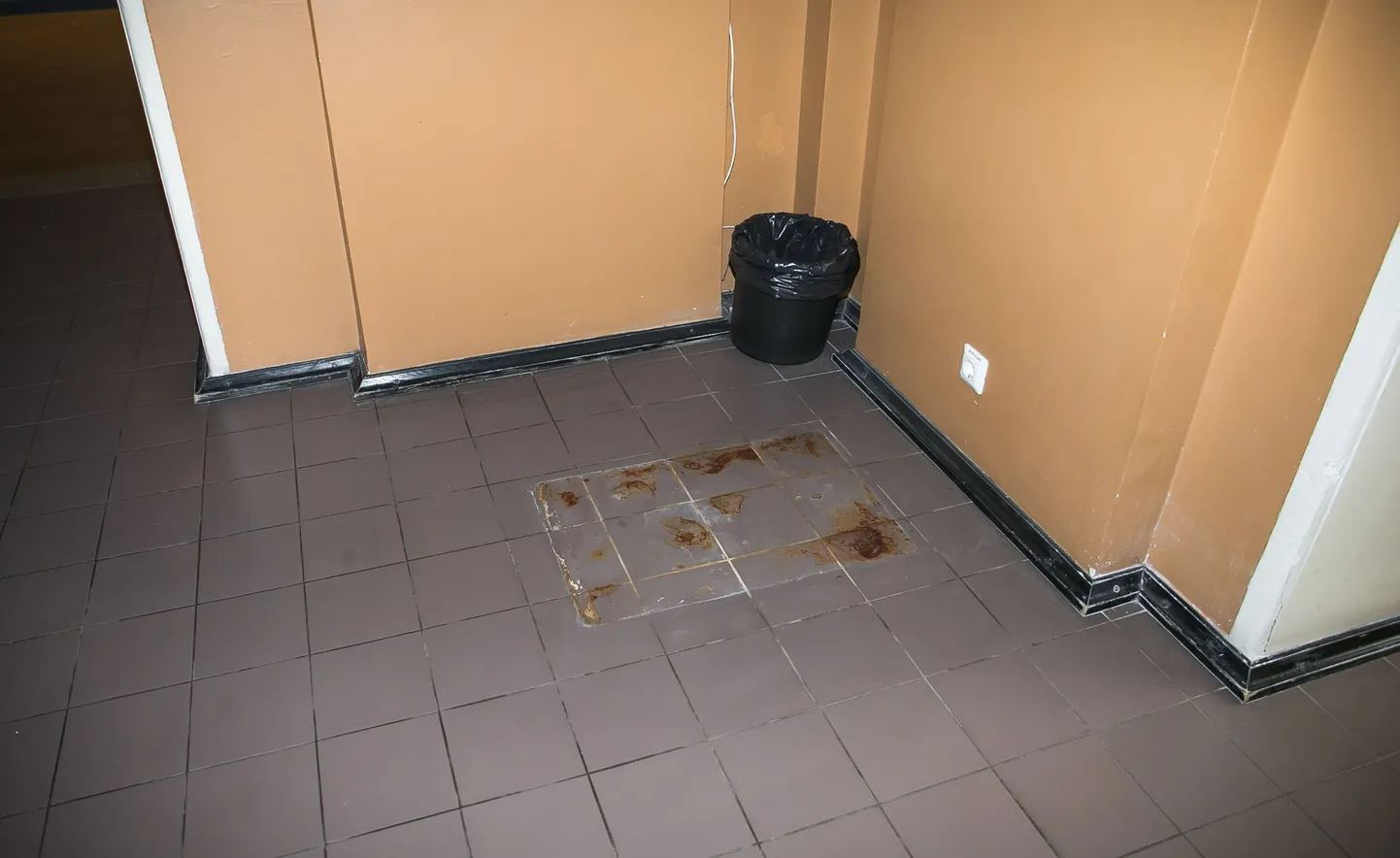 Riigikogust teisaldati pangaautomaat.