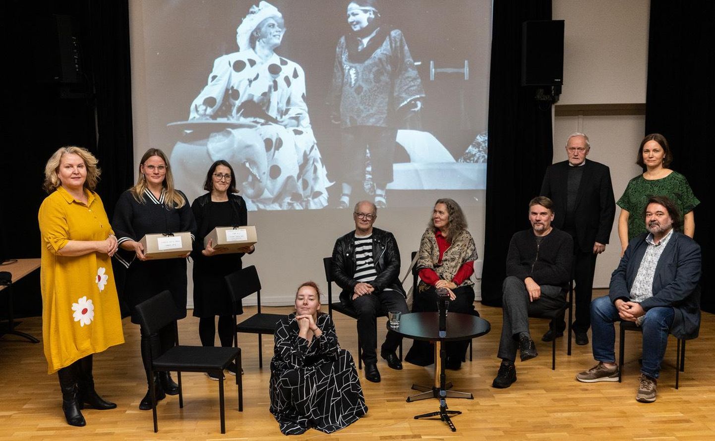 Ugalas meenutati lavastaja, näitleja ja teatripedagoogi Kaarin Raidi tema 80. sünniaastapäeval.