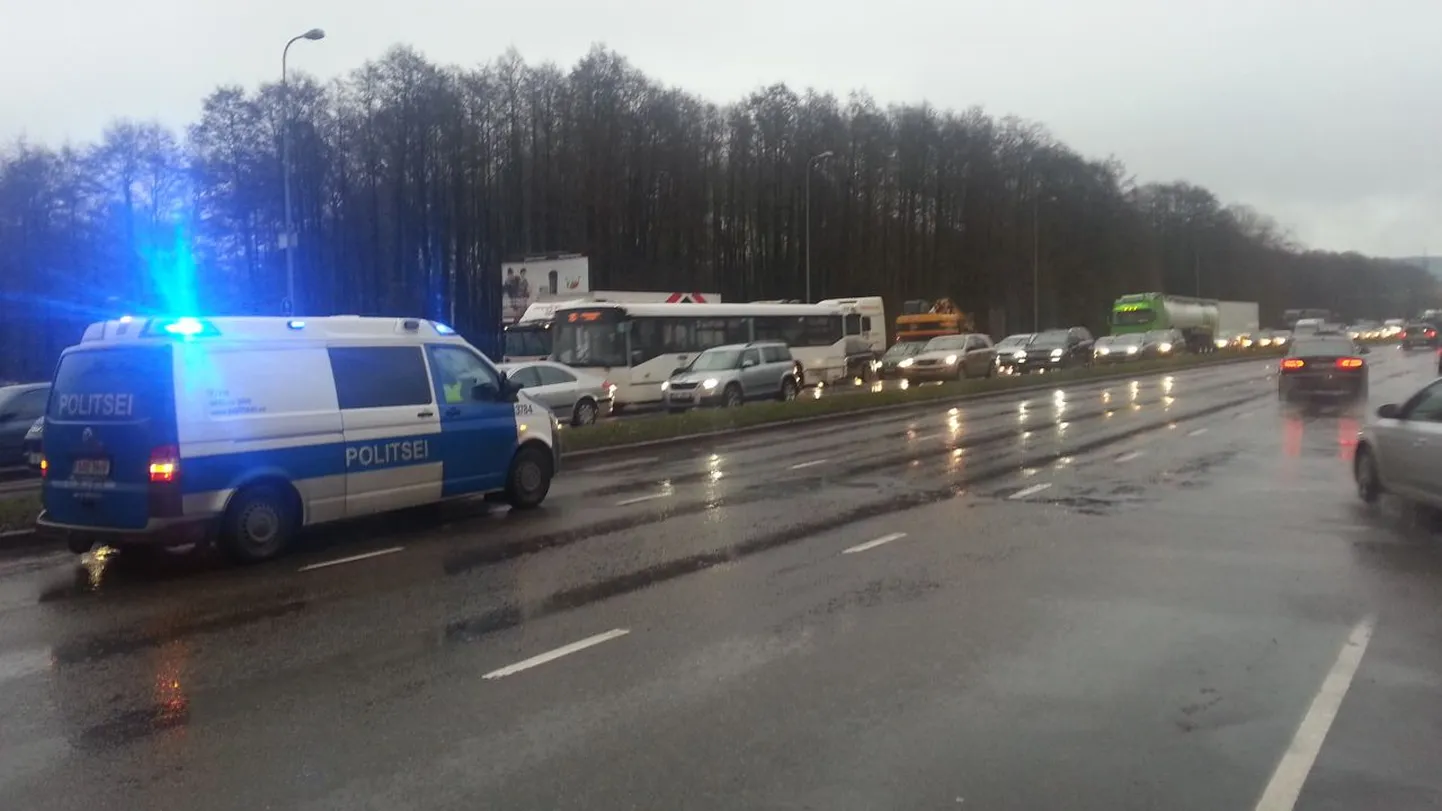 Sõpruse pst ja Tammsaare tee ristmikul toimus avarii.