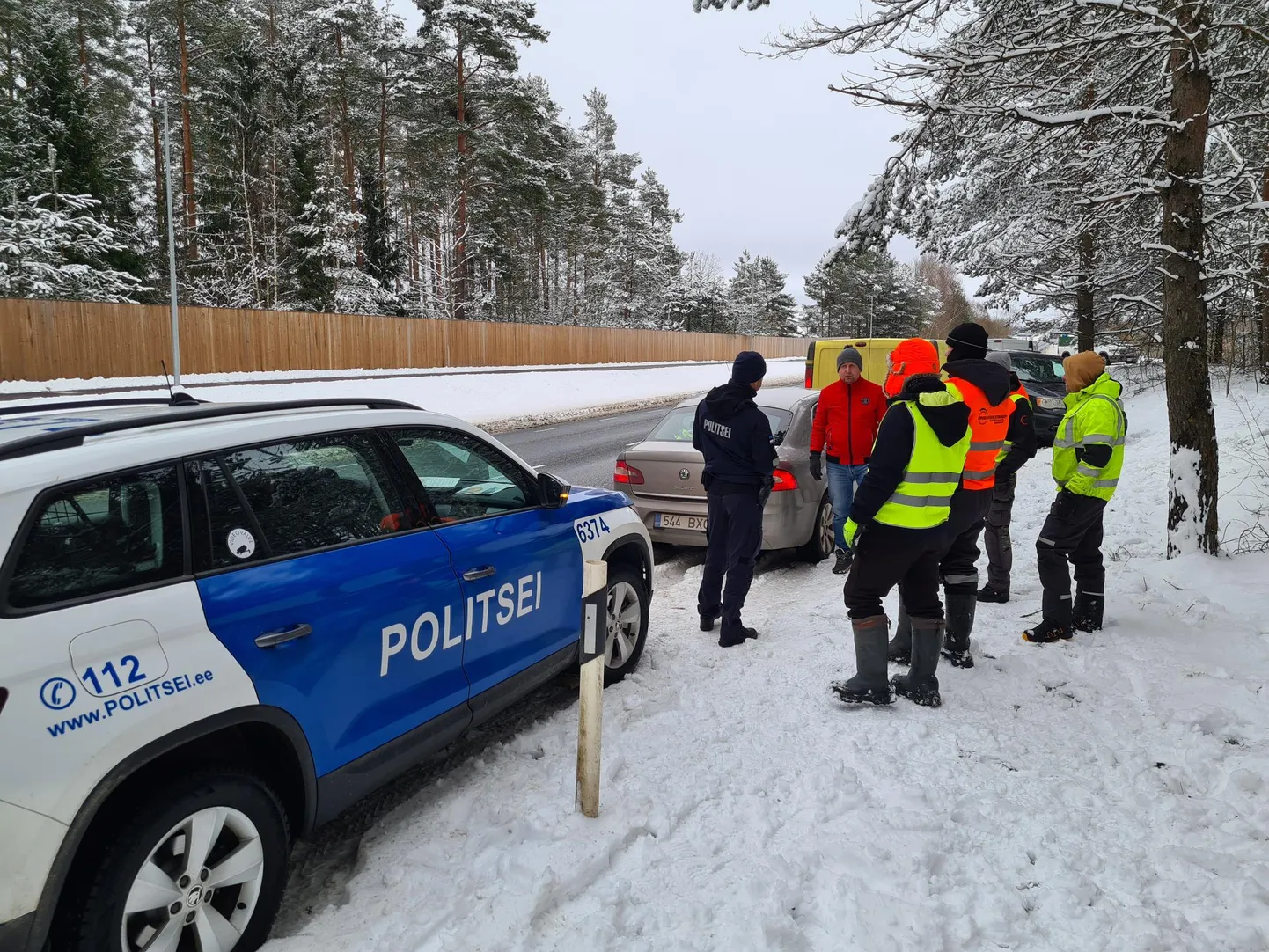 Politsei ja vabatahtlikud otsivad Kastre vallas kadunud 85-aastast Heinut.