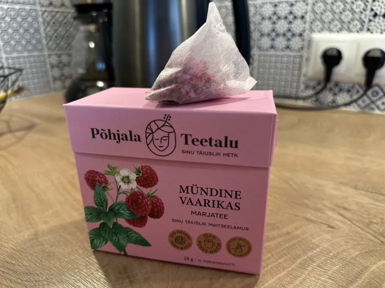 Малиново-мятный чай оказался действительно очень приятным на вкус.