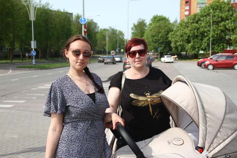 Александра и Мария считают, что женщина-президент - это хорошо.
