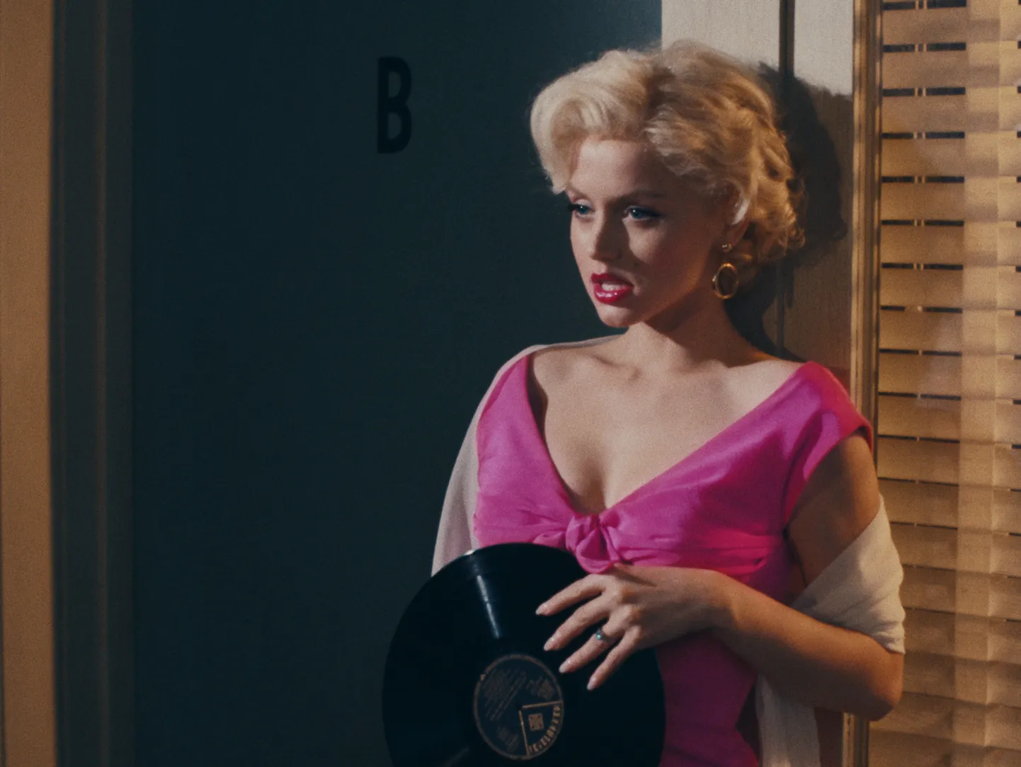 Näitleja Ana de Armas Marilyn Monroena.