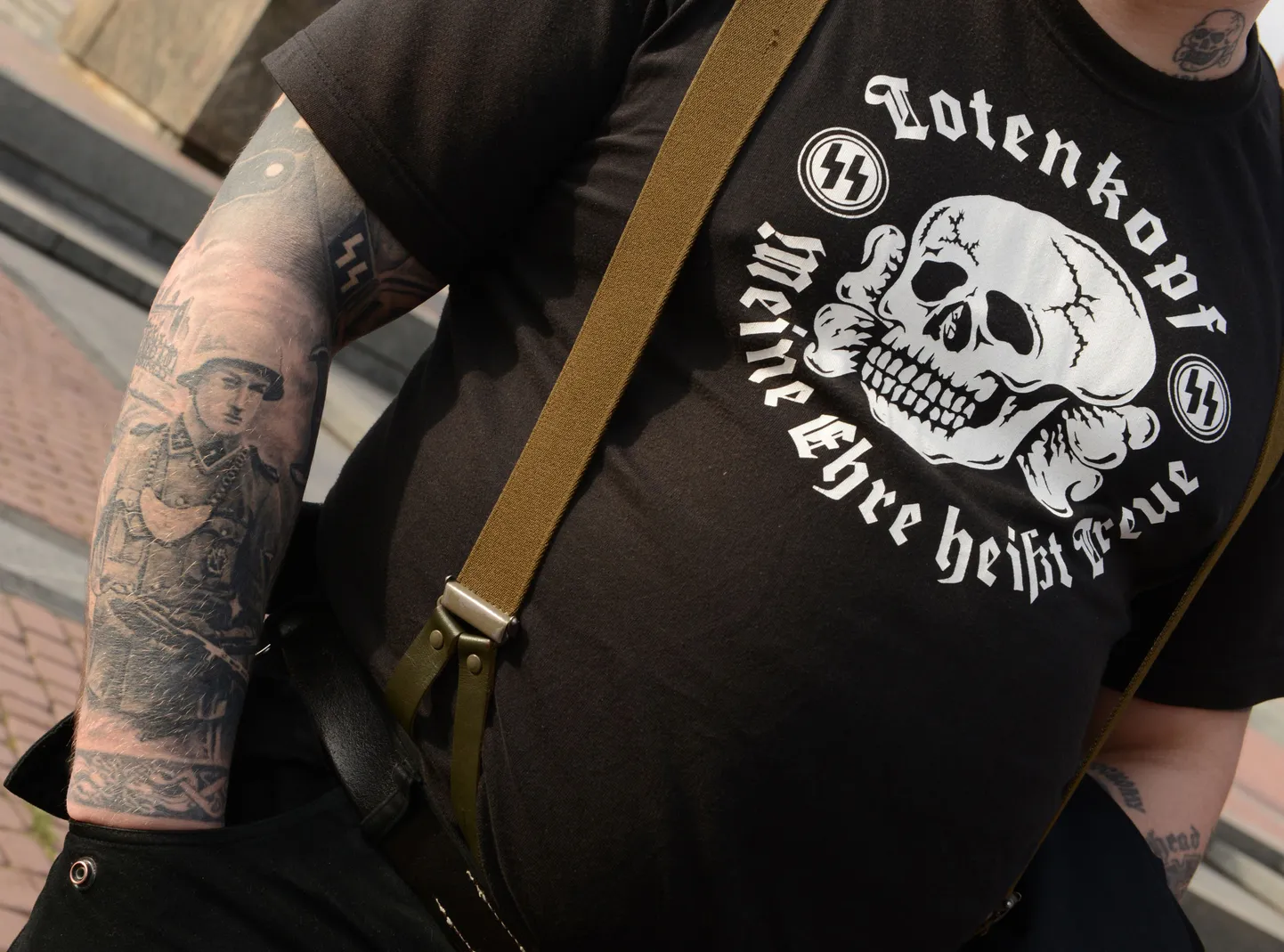Totenkopf ehk surnupealuu mehe särgil. Foto on illustratiivne.