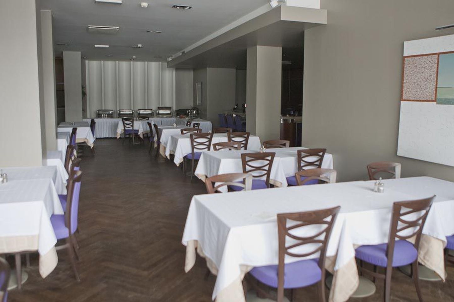 Kuigi elekter anti tagasi lubatust tunduvalt varem, oli Grand Hotel Viljandi söögisaal kolmapäeva lõuna ajal suletud.