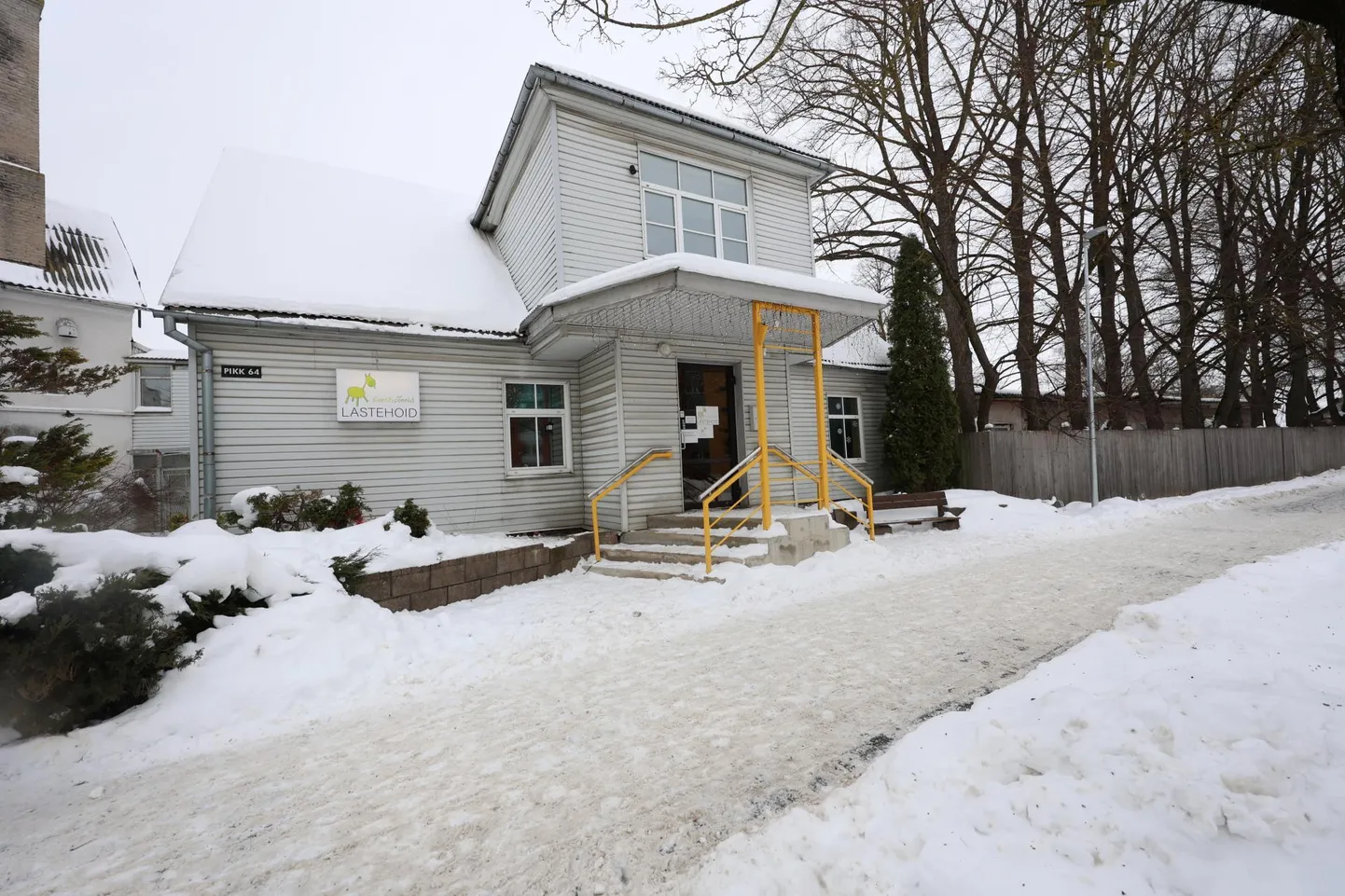 Kunstipõnnide lastehoid peab varsti Pika tänava väiksest majast minema kolima, sest koos endise pärmivabriku lammutamisega tõmmatakse maha ka see hoone.