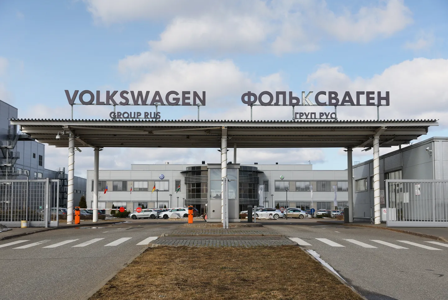 Volkswagen Grupi Kaluuga tehase värav.