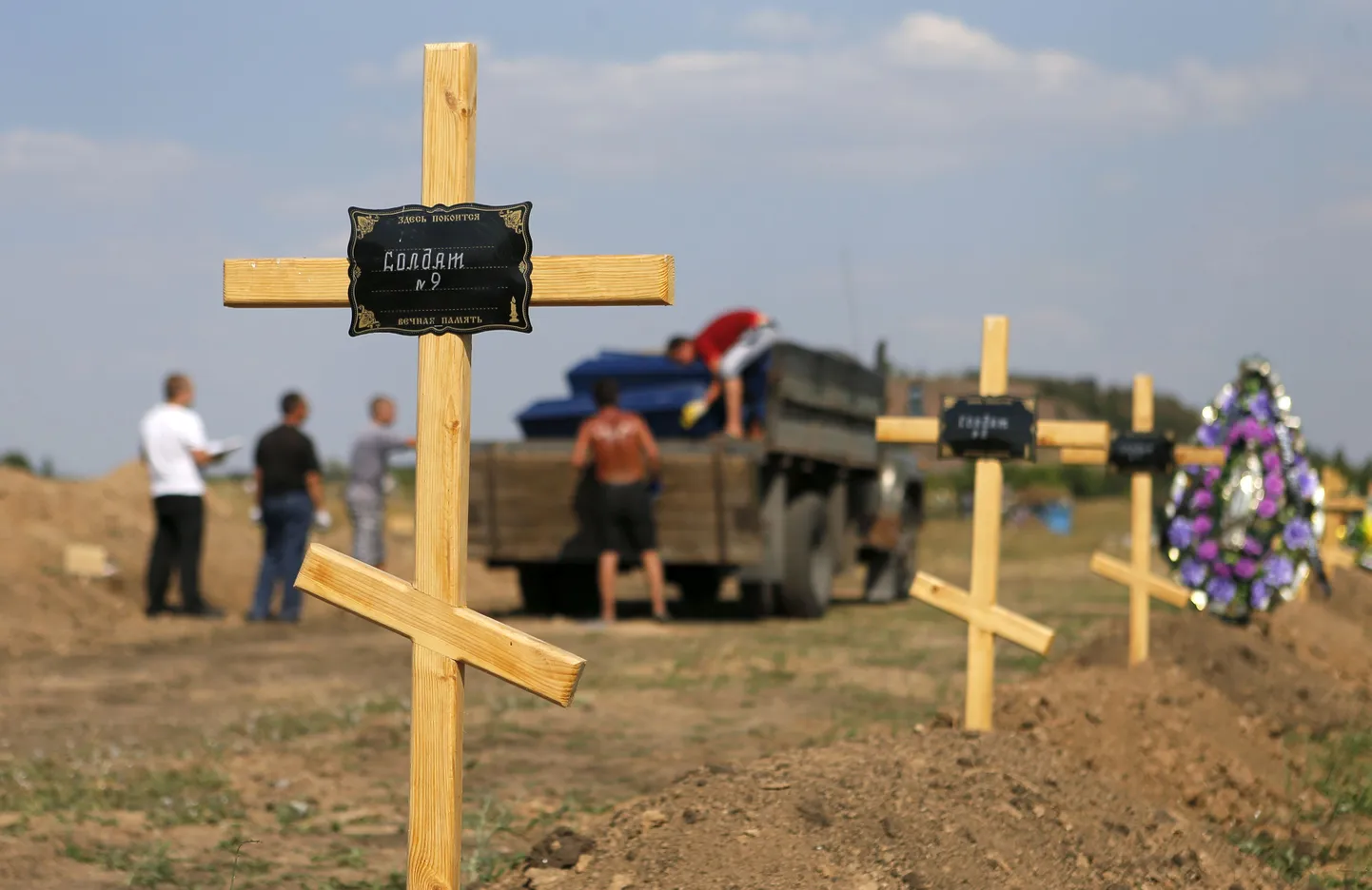 Venemeelsete mässuliste hauad Ida-Ukrainas Donetskis.