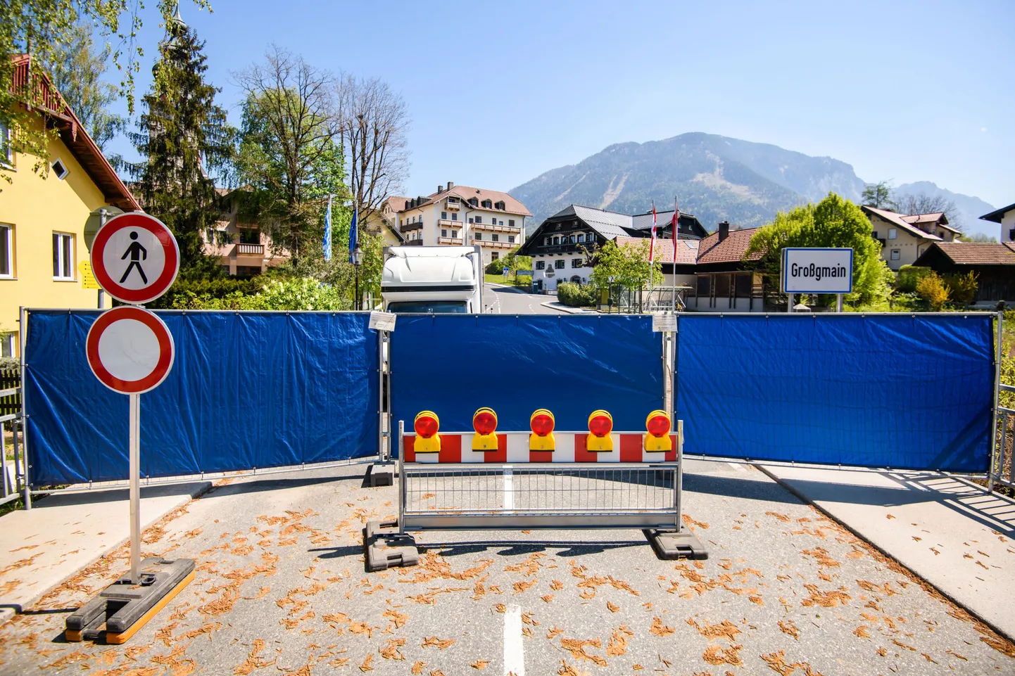 Saksa-Austria suletud piir Bayerisch Gmainis.