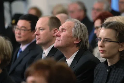 Emeriitprofessor Raik-Hiio Mikelsaar (keskel).