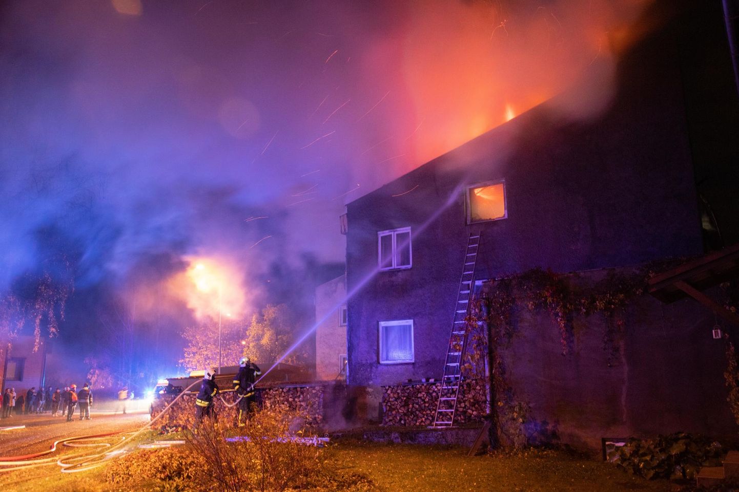 Kolmapäeva õhtul lahvatas Viljandis Kase tänaval tulekahju.