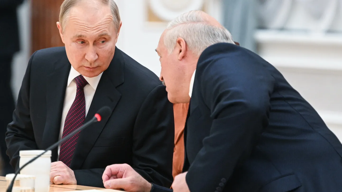 Российский и белорусский диктаторы Владимир Путин и Александр Лукашенко
