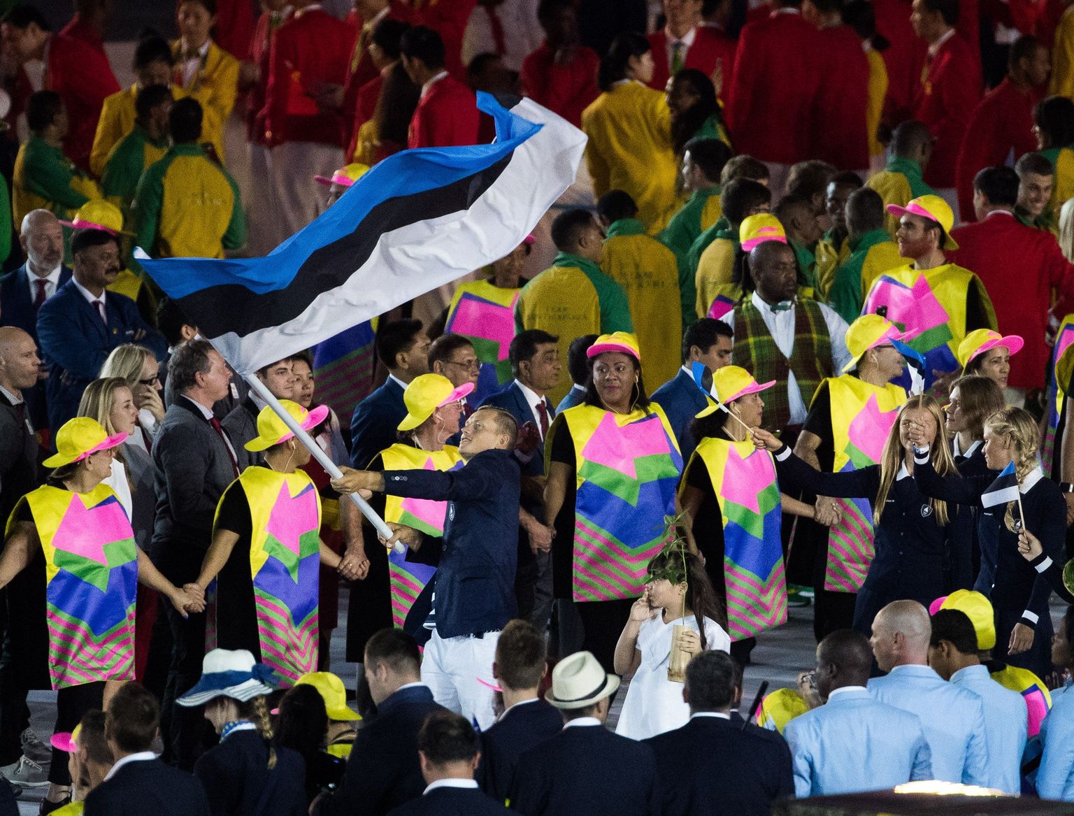 Eesti lippu kandis Rio mängude avatseremoonial purjetaja Karl-Martin Rammo.
