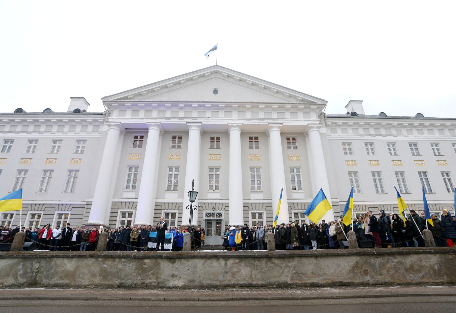 Tartu Ülikooli senati otsust hukkamõistvale avalikule kirjale on oma allkirja andnud juba üle 800 tudengi, vilistlase ja õppejõu.