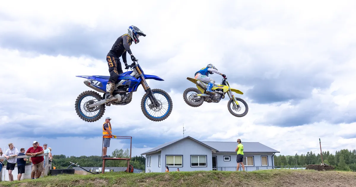 VAATA GALERIID Järvalased väänasid kodusel motokrossil rutškast viimast