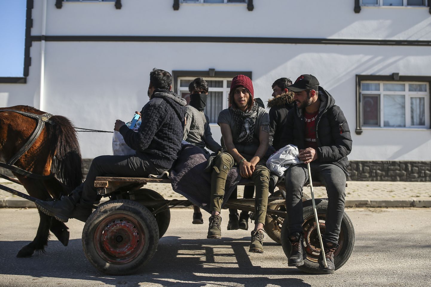 Migrandid Türgi-Kreeka piiri lähedal hobuvankris.