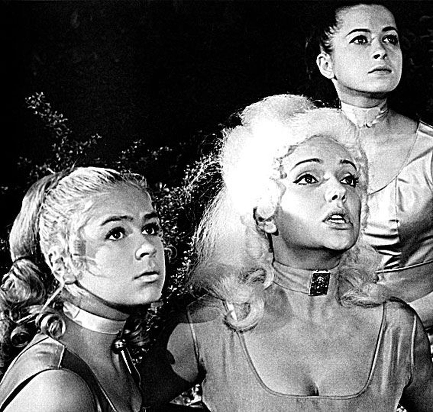 1971: Luciana (vasakul) filmis «Don Juan Tallinnas», pildil veel Julia Sooster ja Irina Kuberskaja.