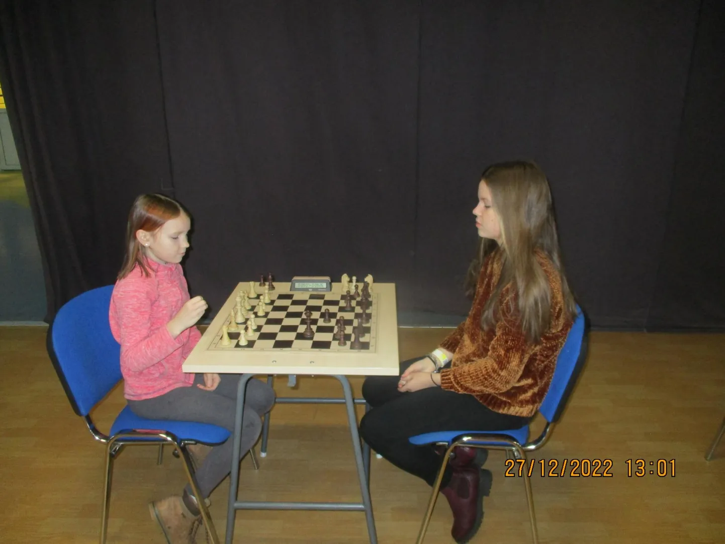Malendeid tõstavad turniiri edukamad tüdrukud Mirtel Römer (paremal) ja Carola Antonov.