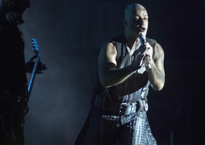 Секс-туризм в Африке: Новый клип группы Rammstein - talanova-school.ru