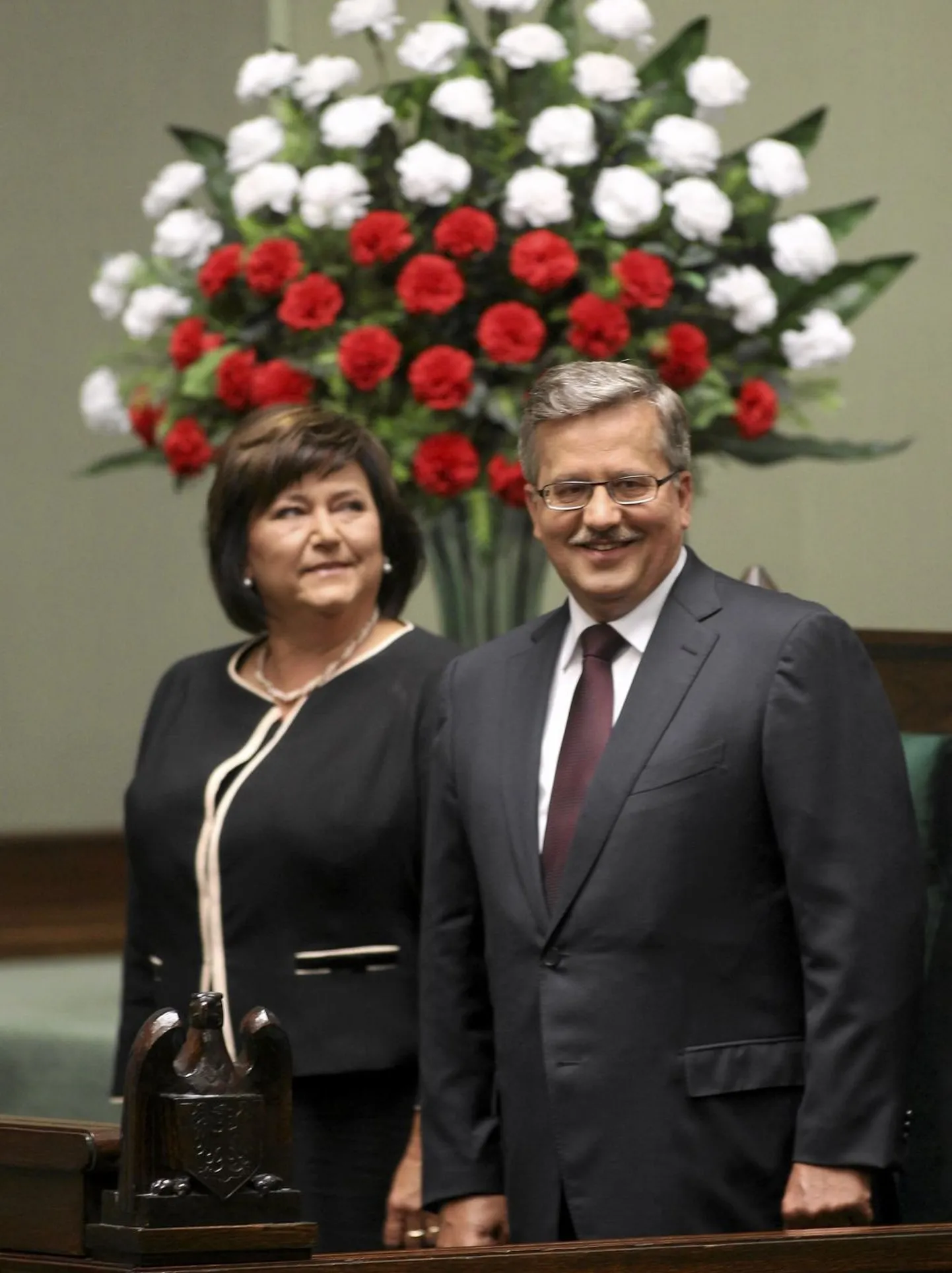 Bronislaw Komorowski koos abikaasa Annaga Poola presidendi ametisse vannutamise päeval.