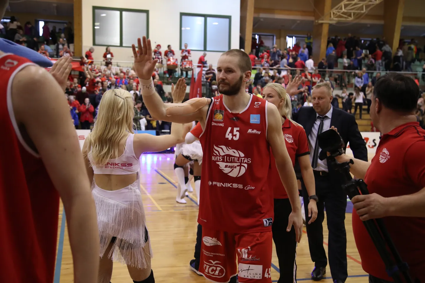 Esiplaanil on Sven Kaldre.