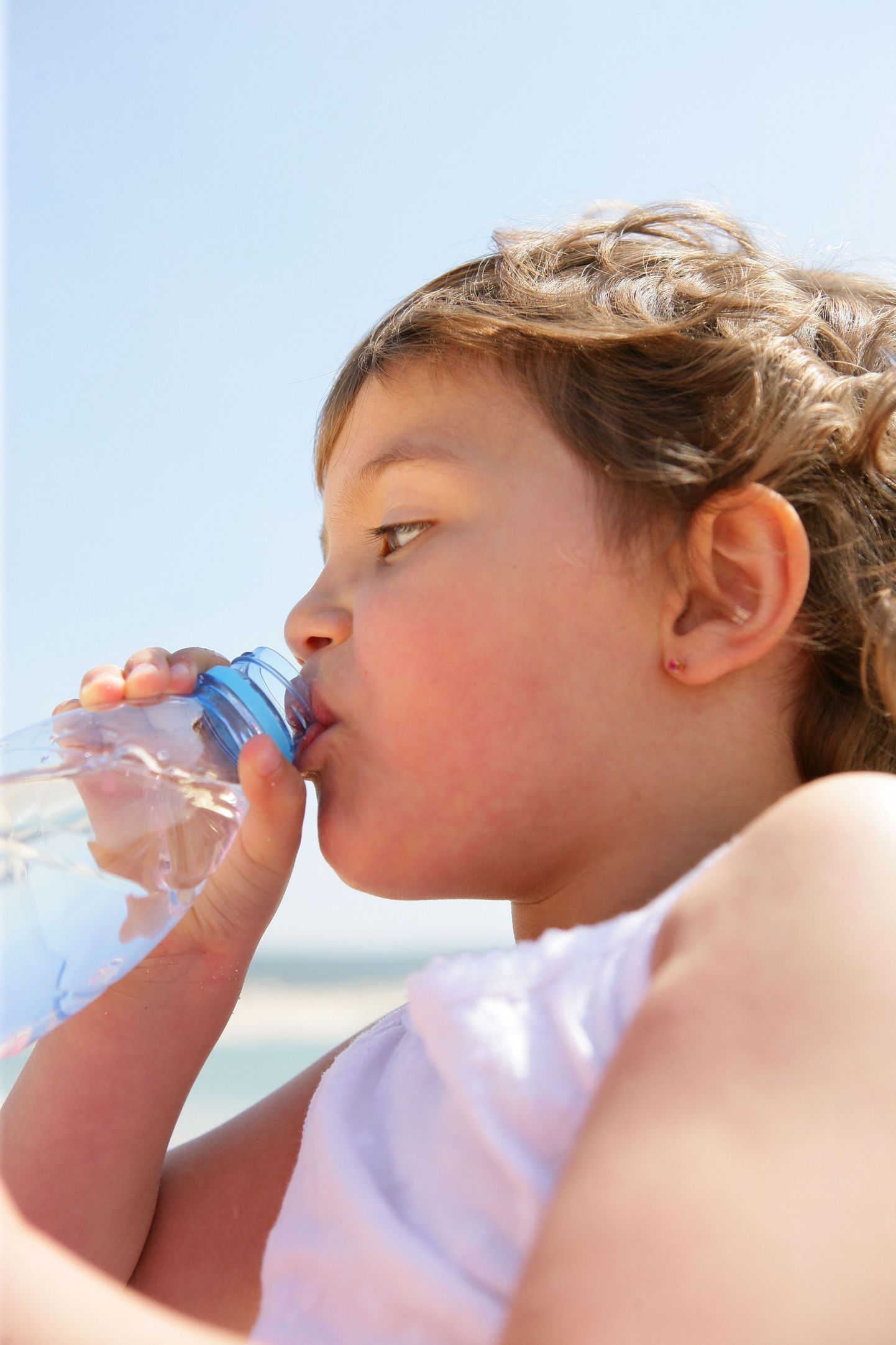 Kuumade ilmadega ohustab lapsi vedelikukaotus.