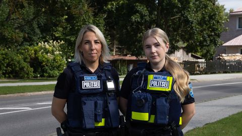 1. SEPTEMBER ⟩ Koolipoisid politseinikule: miks me üldse peame koolis käima?