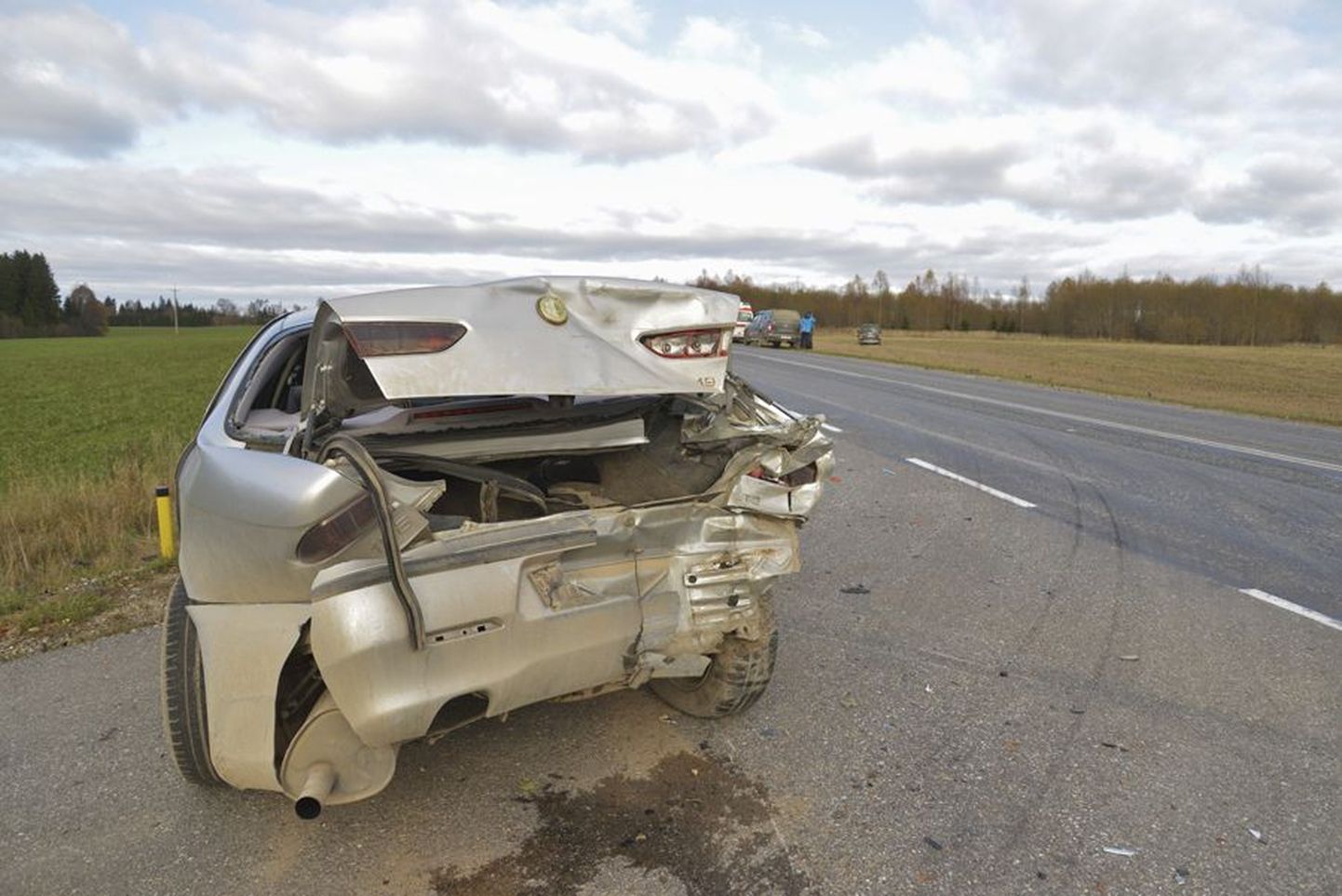 Alfa Romeo juht toimetati õnnetuse järel Viljandi haiglasse.