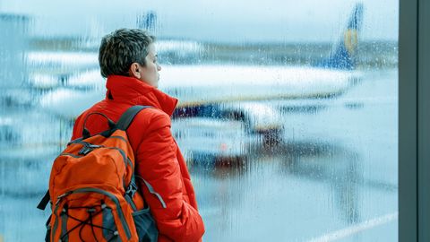 Когда можно остаться без компенсации за задержку рейса? Европарламент защищает права пассажиров