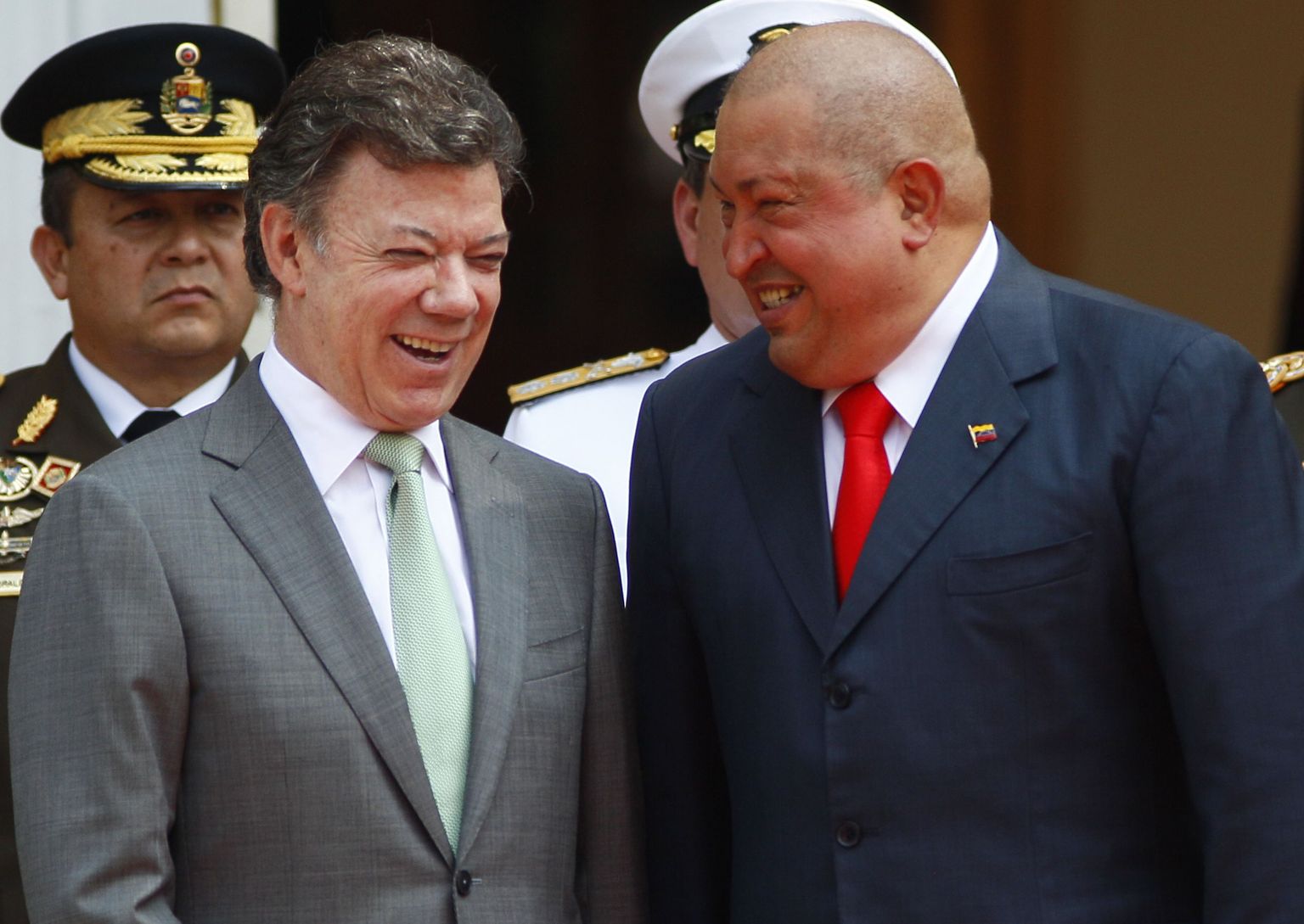 Colombia president Juan Manuel Santos (vasakul)ja Venezuela president Hugo Chavez Caracases peetud pressikonverentsil