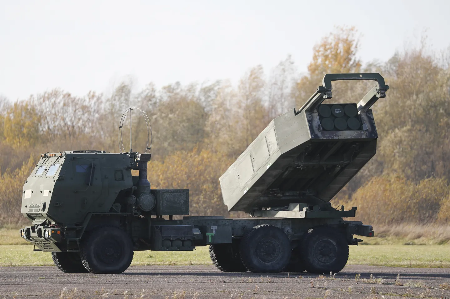 HIMARS raķešu palaišanas iekārta Spilves lidlaukā, Rīgā. Ilustratīvs attēls