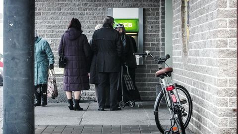 Эстонские банки богатеют за счет народа: кредиты дорожают, а проценты по вкладам повышать не хотят