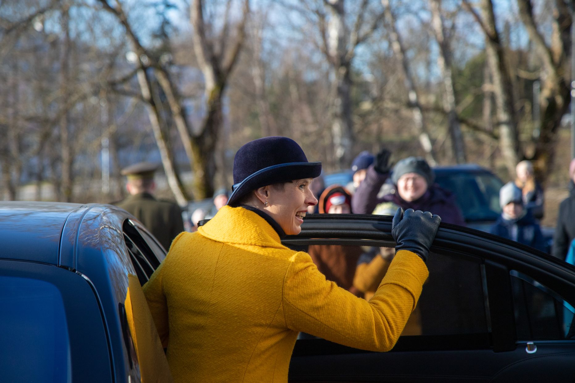 President Kersti Kaljulaid kohtumas rahvaga Viljandi lauluväljakul.