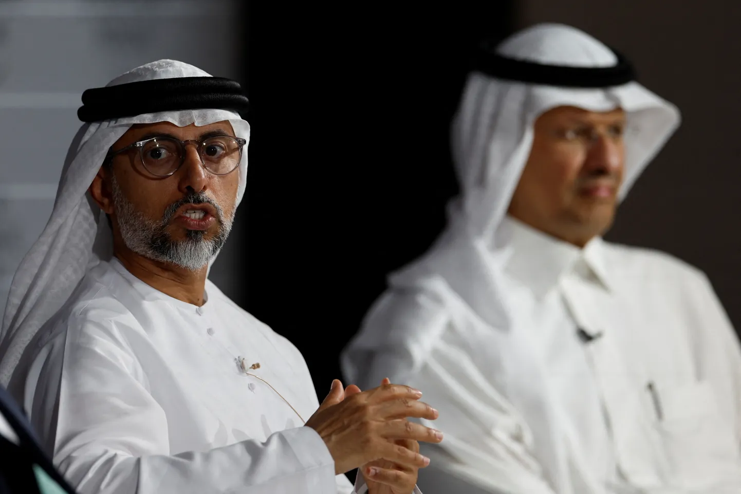 Suhail Mohamed Al Mazrouei, Araabia Ühendemiraatide energiavaldkonna minister (vasakul).