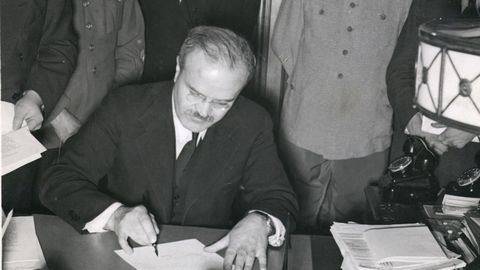 TÄNA AJALOOS ⟩ Molotov ja Ribbentrop jagasid Ida-Euroopa mõjusfäärideks